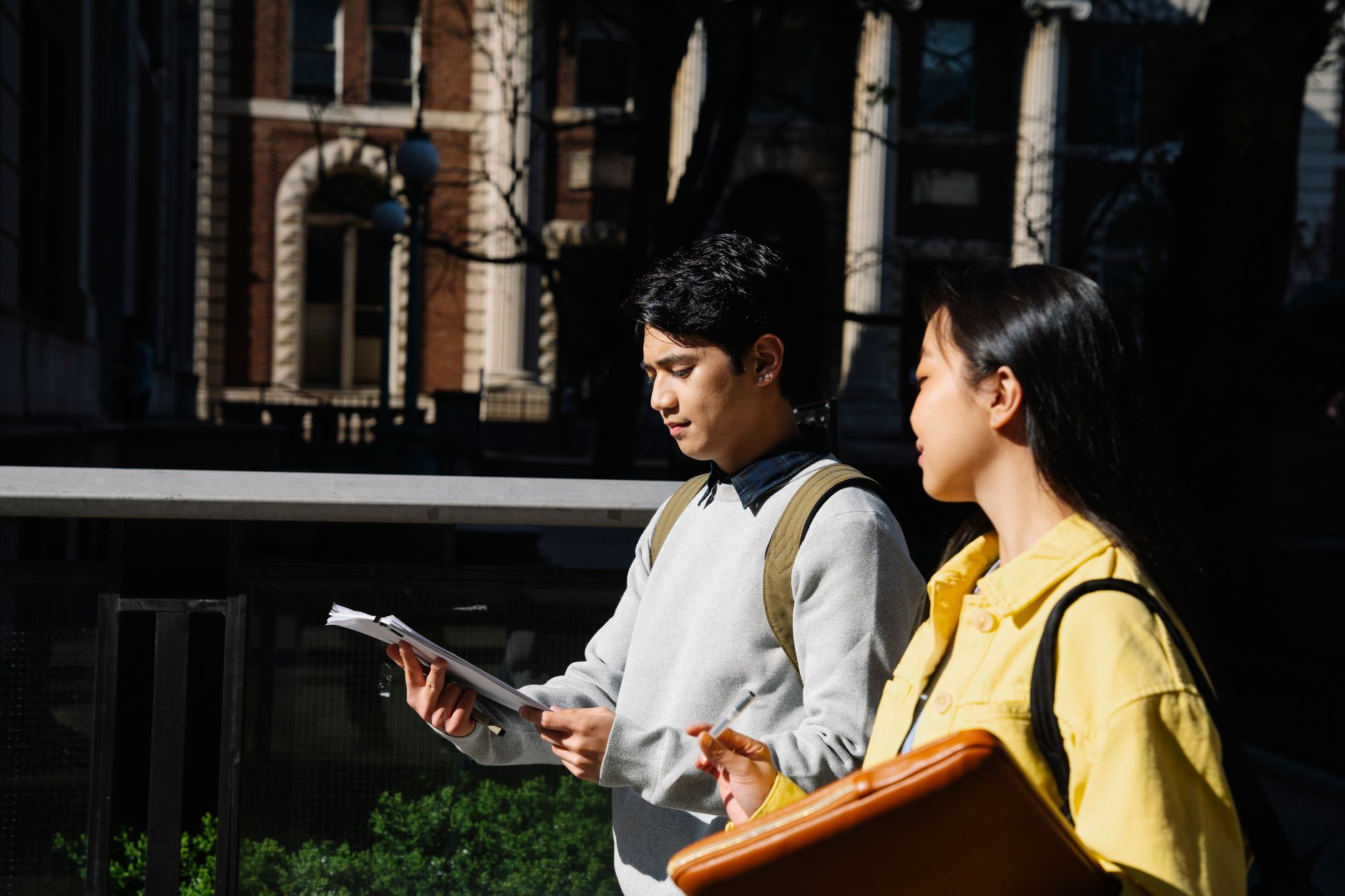 走 Diploma 快捷通道还是直入学位？悉尼商业技术学院（SIBT）与西悉尼大学悉尼城市校区两条路的奖学金怎么算